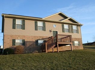 1002 Maple Leaf Dr, Jonesborough, TN 37659