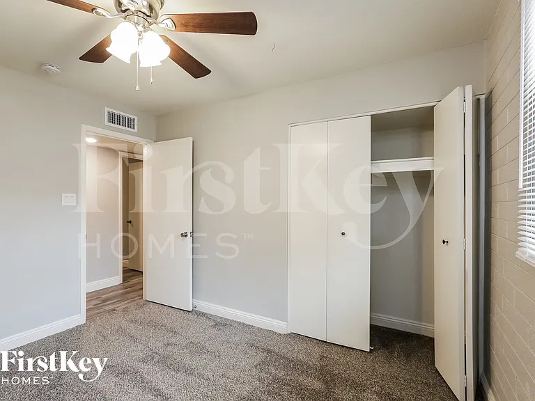 5361 N 61st Dr — Photo 11