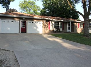 3124 Dallas Dr, Cedar Falls, IA 50613
