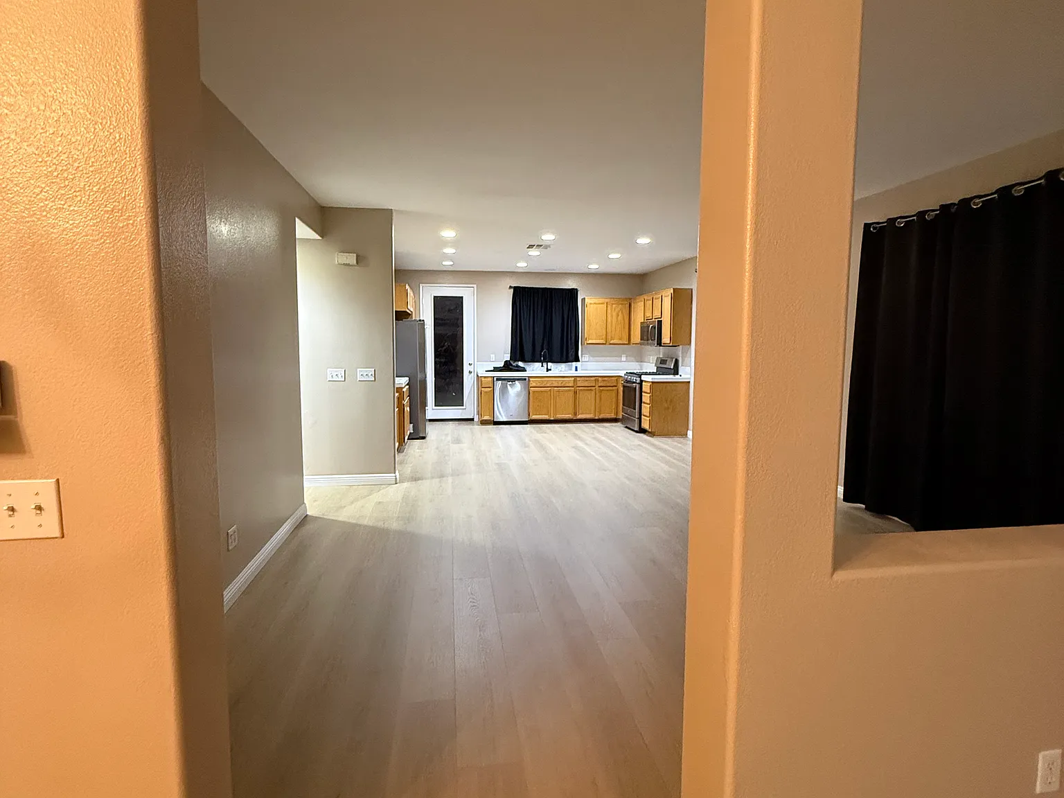 3 bed, 2107 sqft, $3,000 — Photo 3