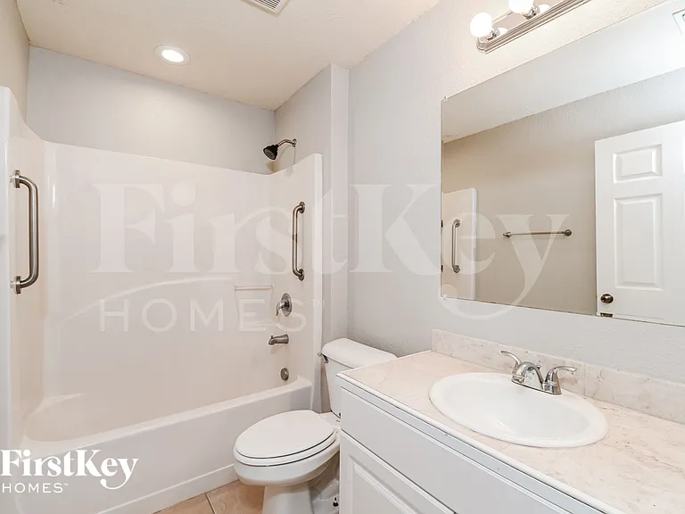 1412 NW 12th Pl — Photo 17
