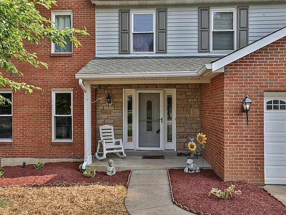 2nd image of 6904 Dovehill Ln