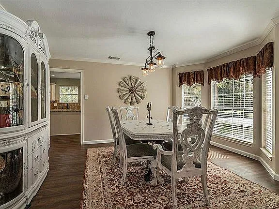313 Winding Oak Ln S — Photo 3