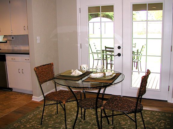 www.LamoureuxRealEstate.com