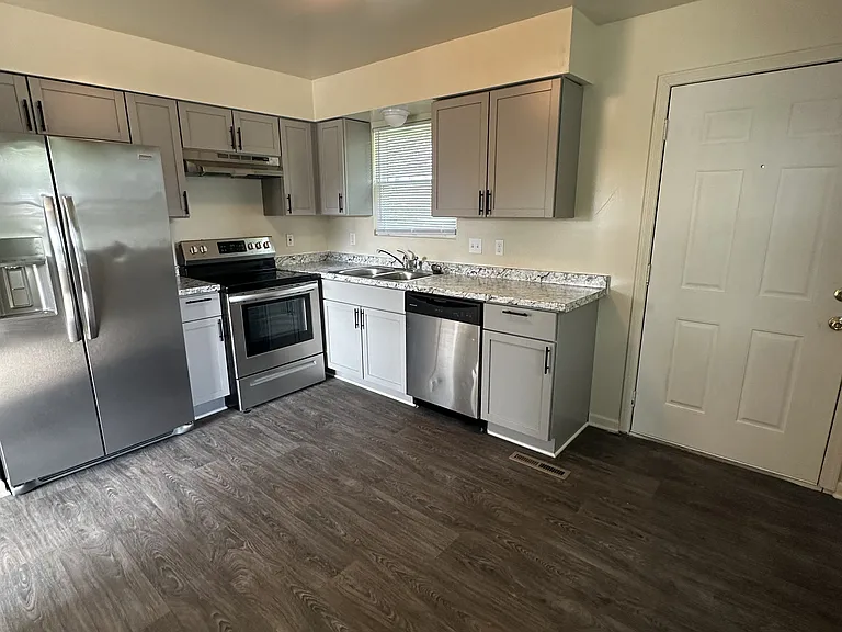 3235 N 84th Ter — Photo 11
