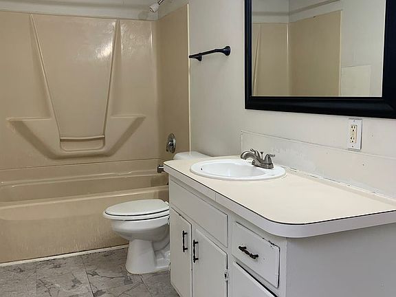 3rd image of 654 E Isabella Ave #1
