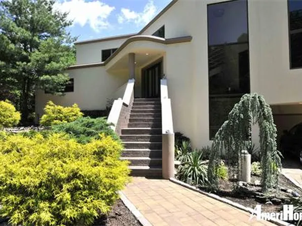 389 Colon St, Staten Island, NY 10312