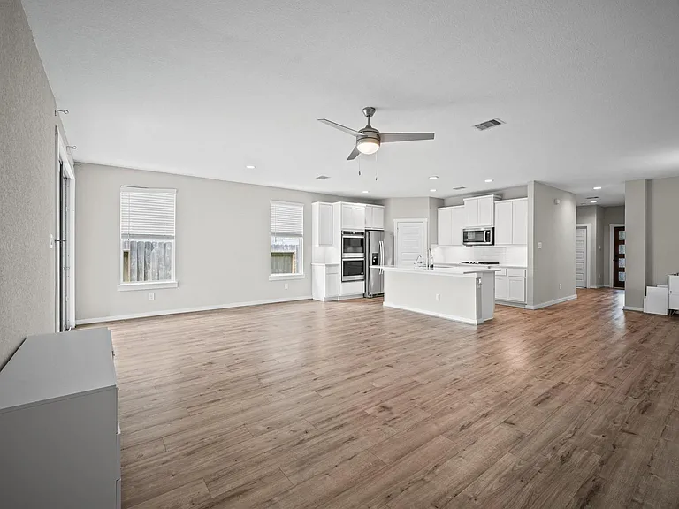 3042 Schultz Manor Ln — Photo 8