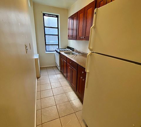 2nd image of 256 Martine Ave #3J