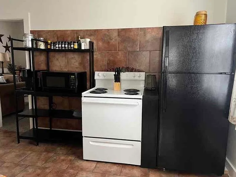 217 W Hickory St — Photo 10