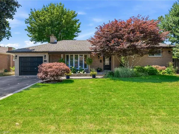 302 Harmony Rd, Hamilton, ON L9G 2T2