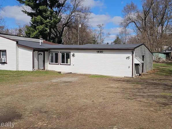 140 Starling St, Commerce Township, MI 48382