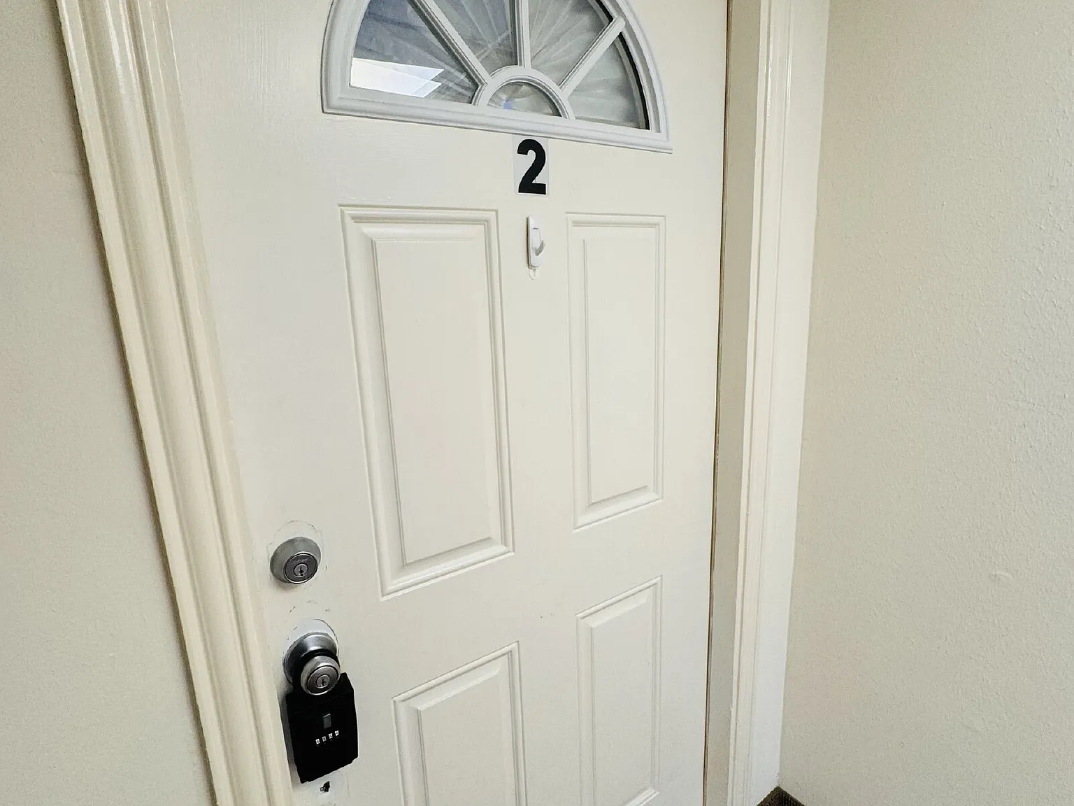 1 bed, 1.0 bath, $825 — Photo 2