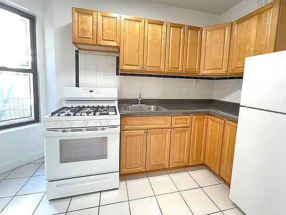 5th image of 3206 29th St #3E