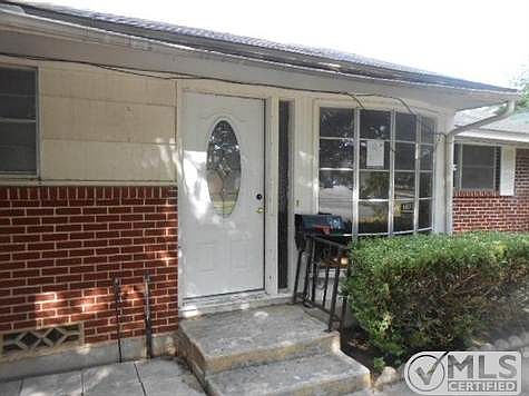 3rd image of 401 Meadow Dr