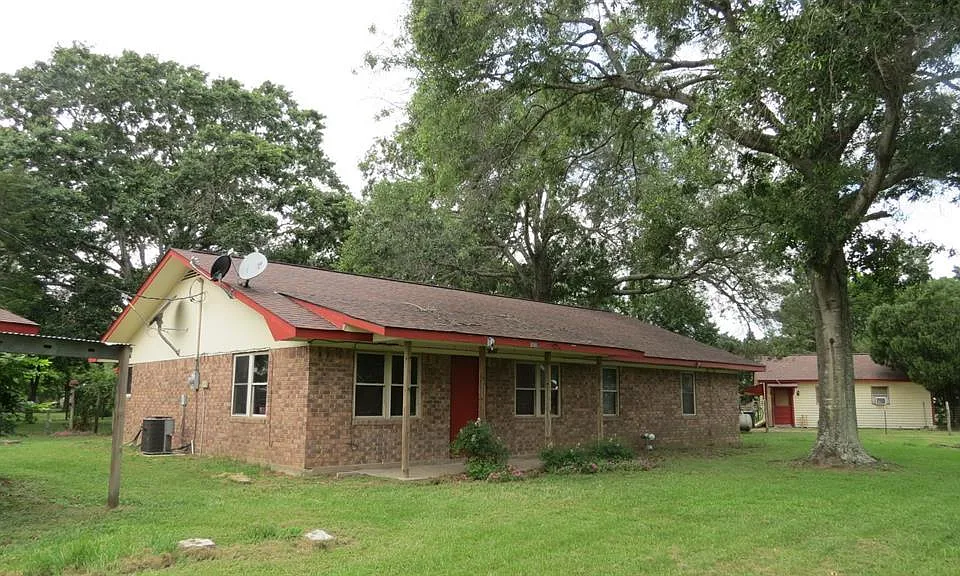 1144 Peschel Ln