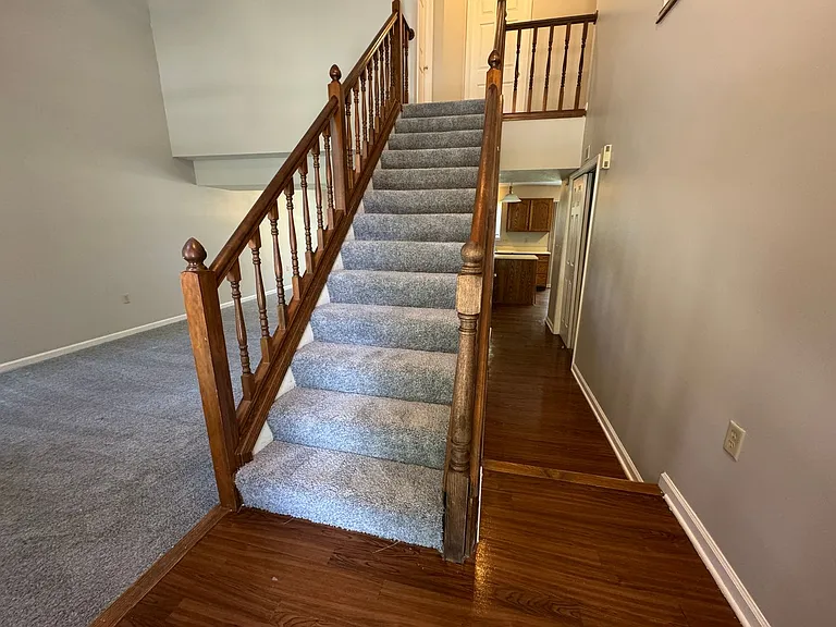 5538 N Meadow Dr — Photo 2