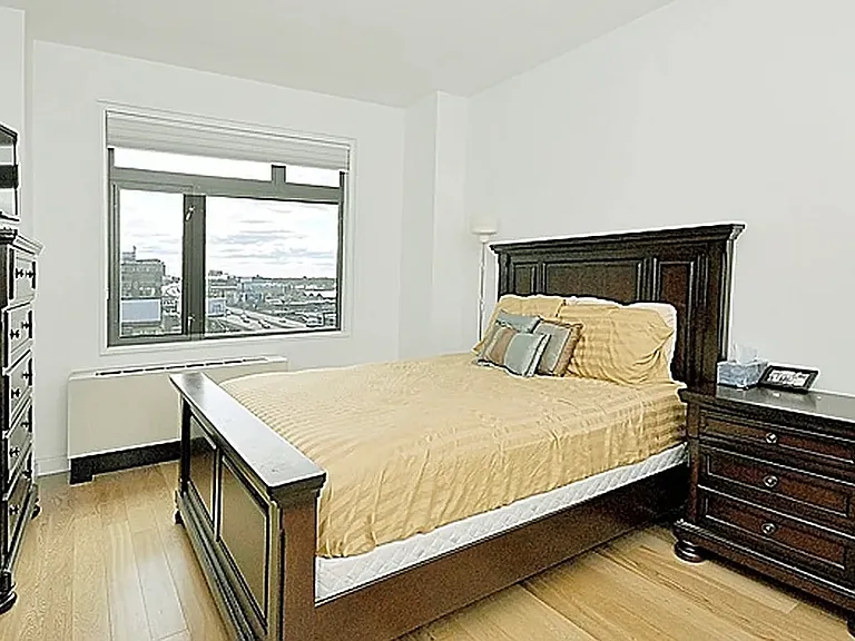 11-02 49th Ave #8L — Photo 3
