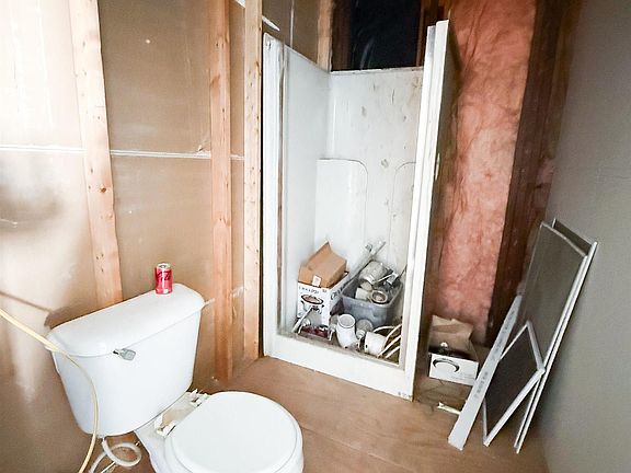 5th image of 22 Freeland St