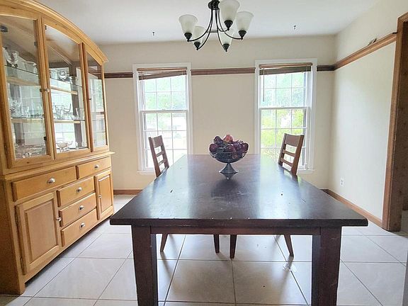 4th image of 104 Clore Dr
