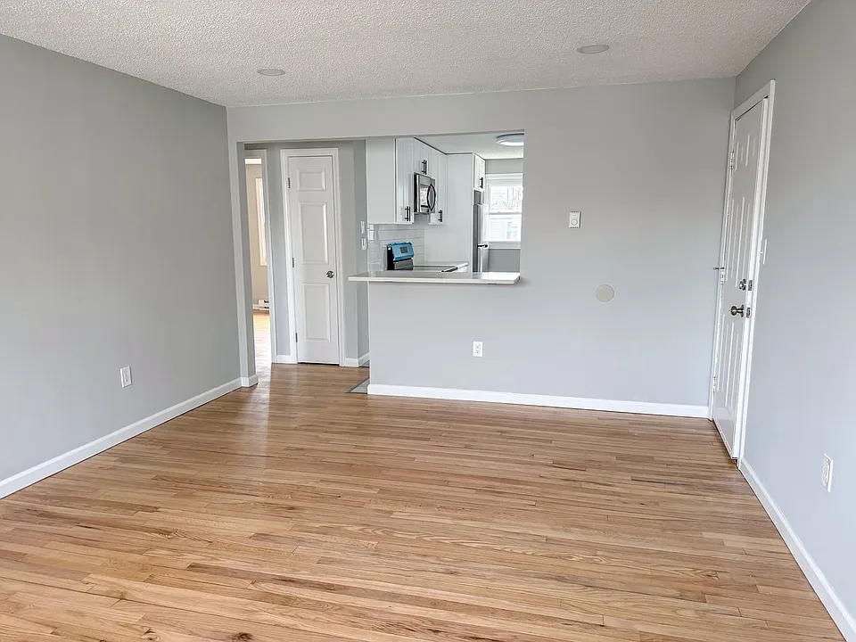 40-44 W Main St