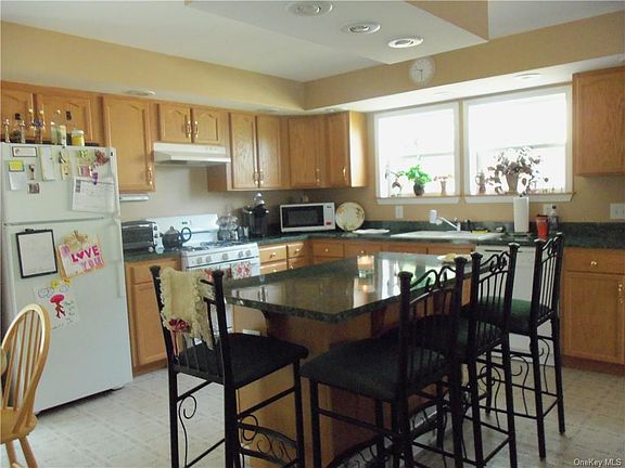 4th image of 66 Surrey St