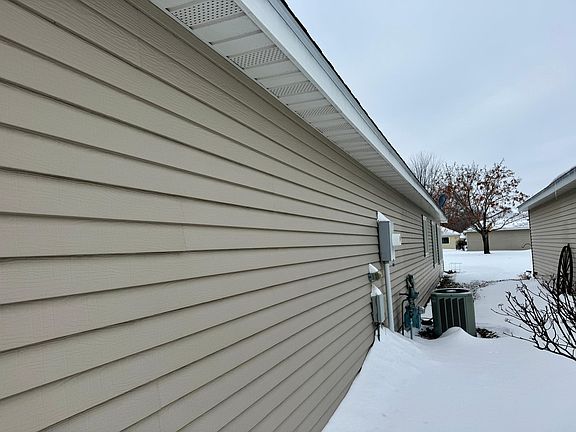4th image of 929 Willow View Cir