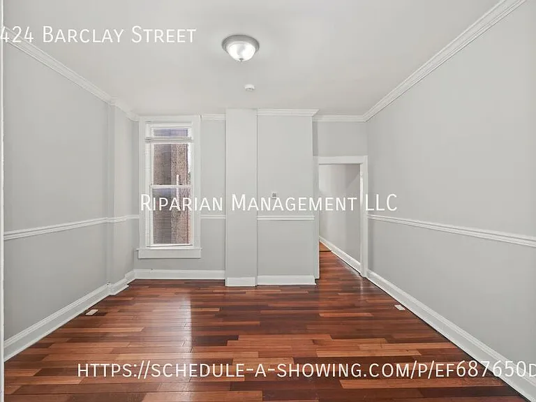 2424 Barclay St — Photo 9