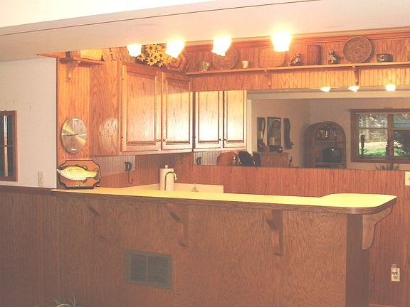 3rd image of 710 Cummings Ave NW