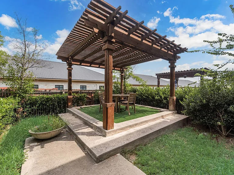 2629 Chambers Dr — Photo 24