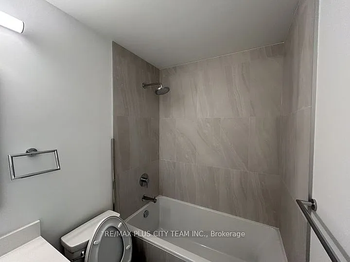 1007 The Queensway #1005 — Photo 13