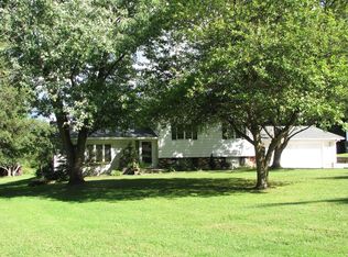 915 Nesbitt Rd, Sagamore Hills, OH 44067