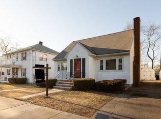 9 Capital St, West Roxbury, MA 02132