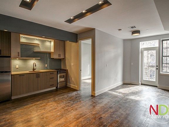 3rd image of 860 Macon St #2R