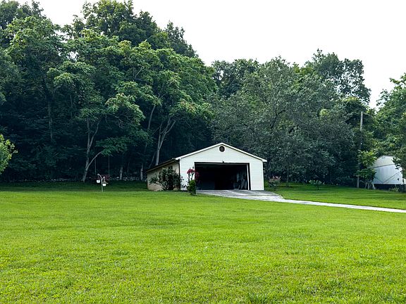 4th image of 186 Hancock Subdivision Rd