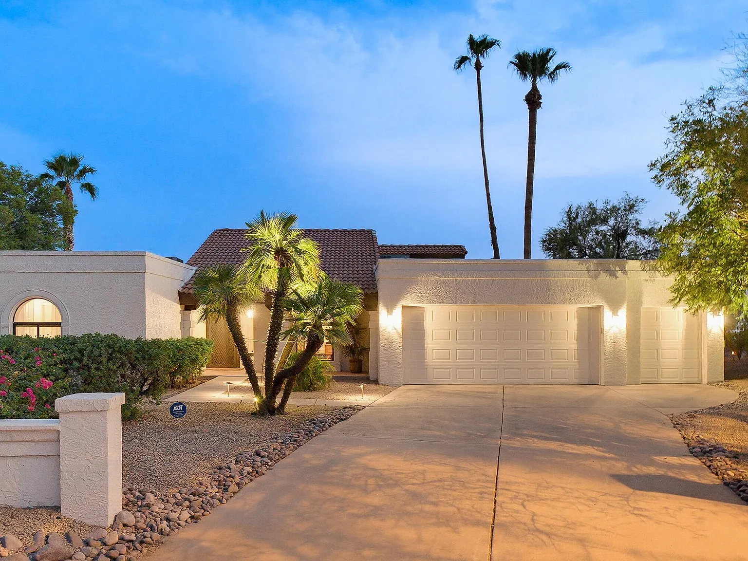 3 bed, 2.0 bath, 2084 sqft, $3,500 — Photo 2