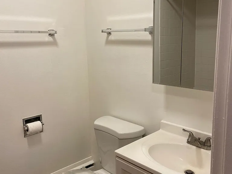 1040 Chicago Ave #108 — Photo 5