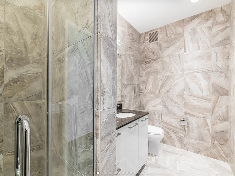 240 E Illinois St #5202 — Photo 8