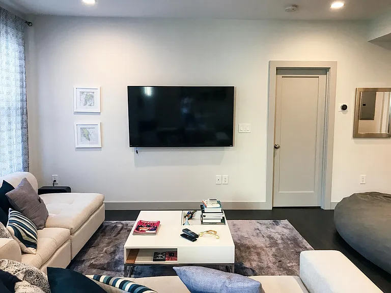 309 E St #24 — Photo 11