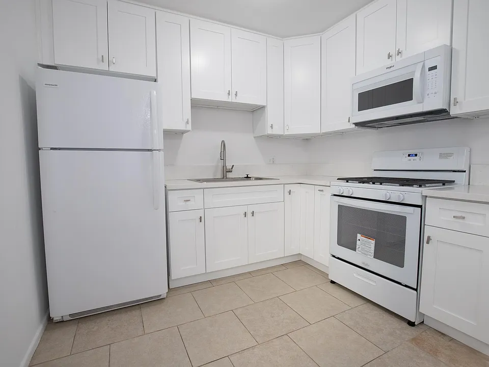 11307 Isleta St #3