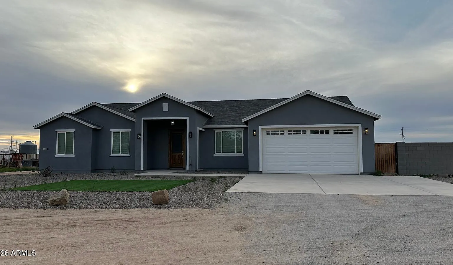 4 bed, 2.0 bath, 2064 sqft, $2,200 — Photo 1