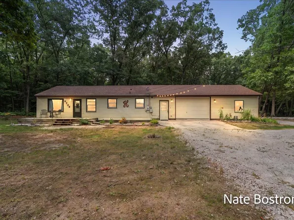 6724 Hall Rd, Muskegon, MI 49442