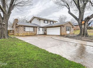 1401 Paris Dr, Grand Prairie, TX 75050