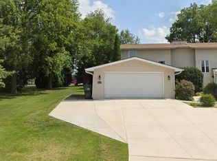 2642 Blarney Stone Dr, Beloit, WI 53511