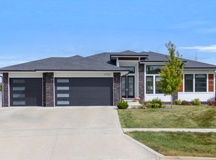10122 Bolton Pl, West Des Moines, IA 50266