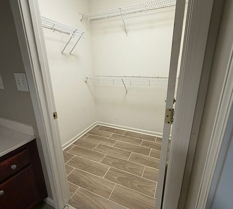 4th image of 1060 Lucille Dr