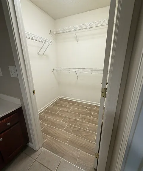 1060 Lucille Dr — Photo 4