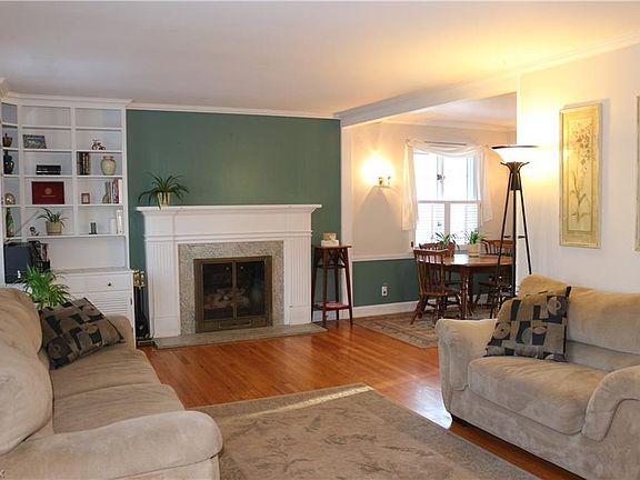 4th image of 54 Kenilworth Dr