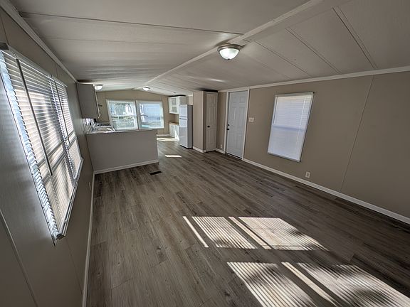 5th image of 340 Country Elms Est #340