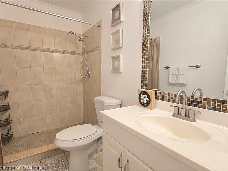 639 Killarney Dr — Photo 15